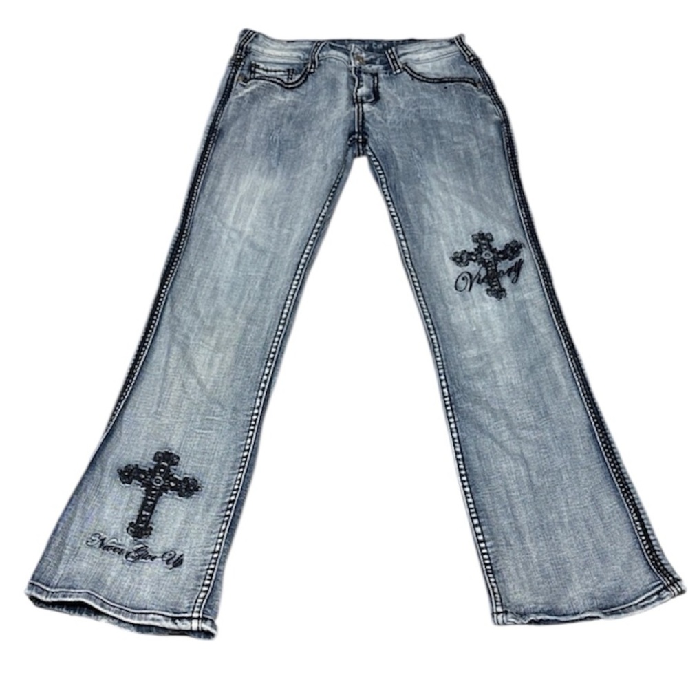 Cowgirl Tuff Victory Crystal Never Give Up Embroidered Black Cross Size 28 x 31